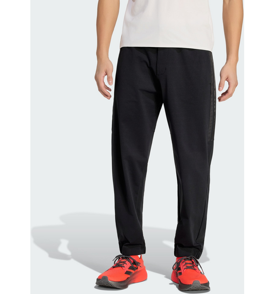 
ADIDAS, 
Adidas Audi Revolut F1 Team Engineers Marketing-byxor, 
Detail 1
