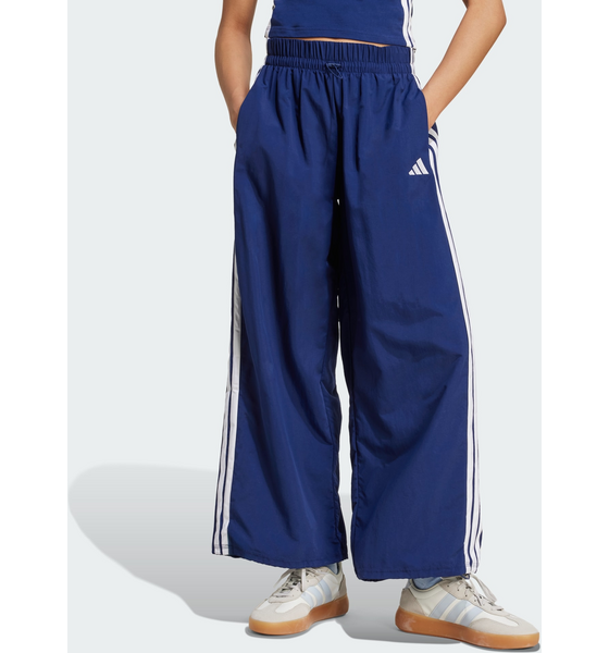 939985104101 ADIDAS Adidas Essentials 3-stripes Lifestyle Woven Parachute Byxor  Model01 Detail