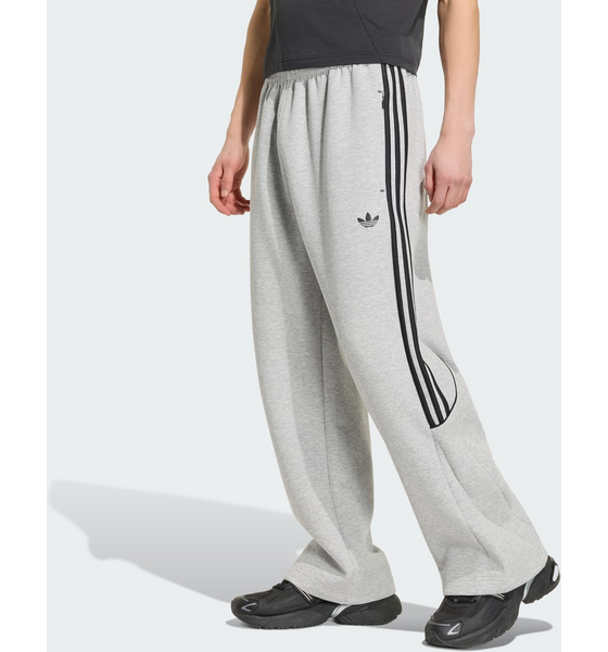 
ADIDAS ORIGINALS, 
Adidas Originals Spacer Teamgeist 26 Cutline Open Hem Byxor, 
Detail 1
