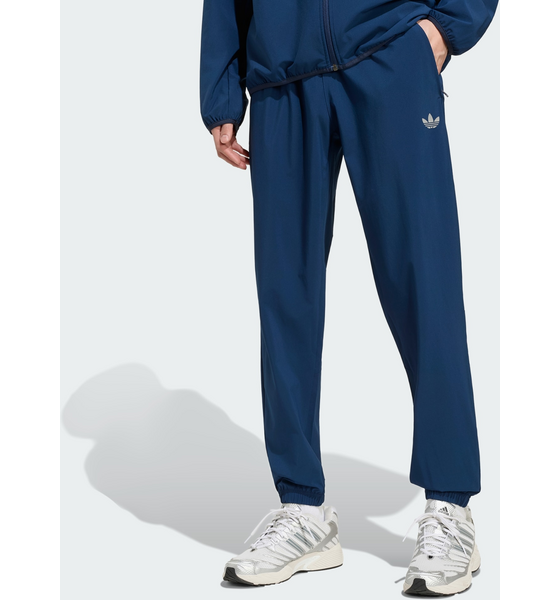 
ADIDAS ORIGINALS, 
Adidas Originals Tech Trefoil Essentials Tr&auml;ningsbyxor, 
Detail 1
