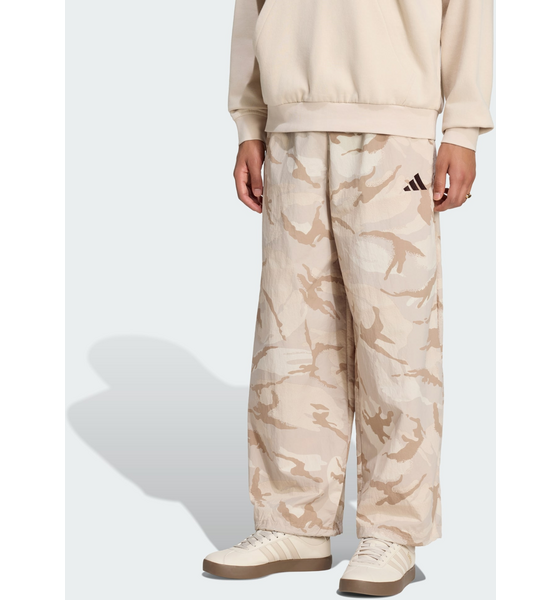 
ADIDAS, 
Adidas Seasonal Essentials Camo Woven Parachute Byxor, 
Detail 1
