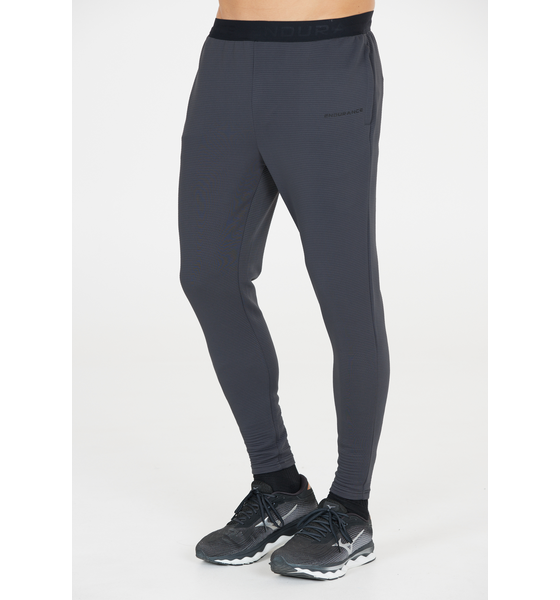 952796101101 ENDURANCE Baremo Training Pants  Model01 Detail