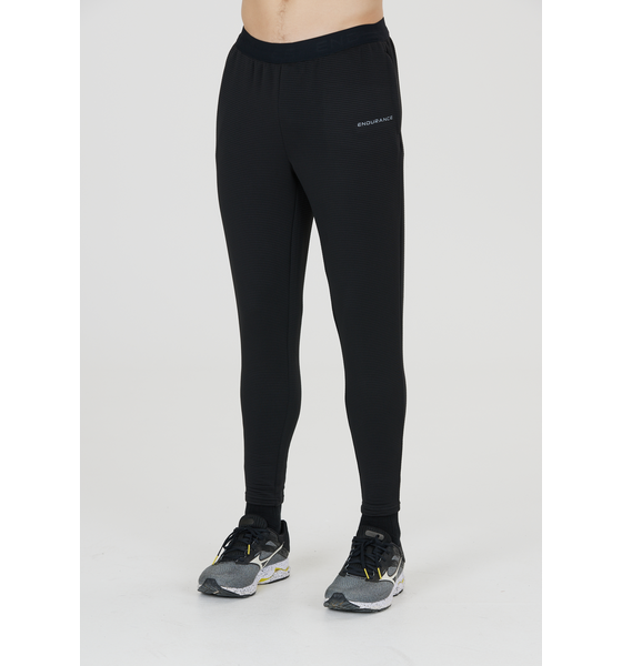 952796102102 ENDURANCE Baremo Training Pants  Model01 Detail