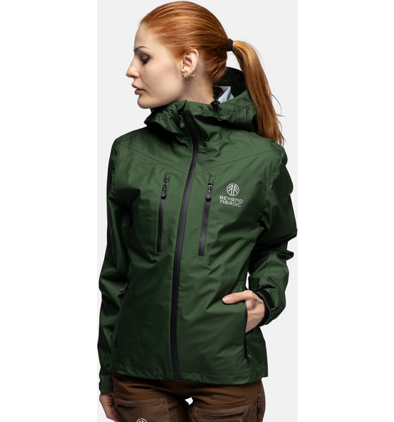 942823101101 BEYOND NORDIC Bn301-v2 Lightweight Shell Jacket Women  Model01 Detail