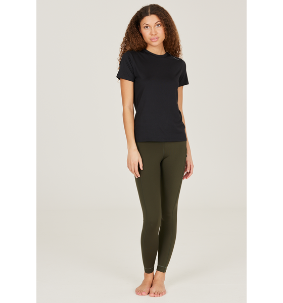 
ENDURANCE, 
Chalina T-shirt, 
Detail 1
