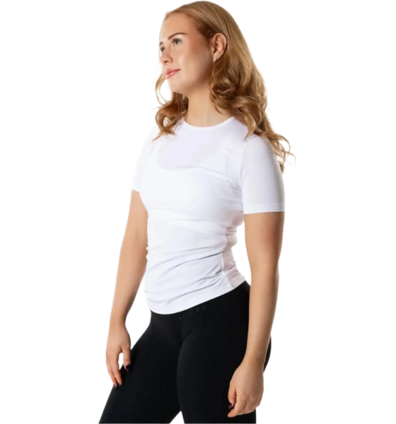 952052101102 RELODE Clean T-shirt - Vit  Model01 Detail
