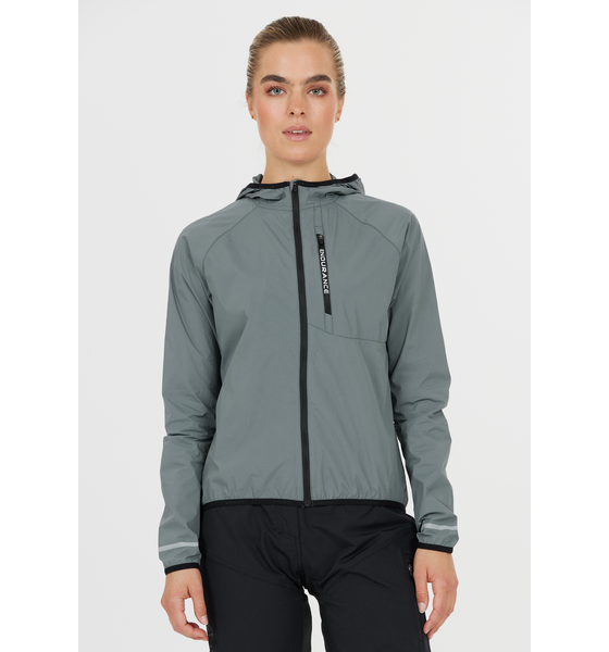 956544102101 ENDURANCE Dorit Windbreaker  Model01 Detail