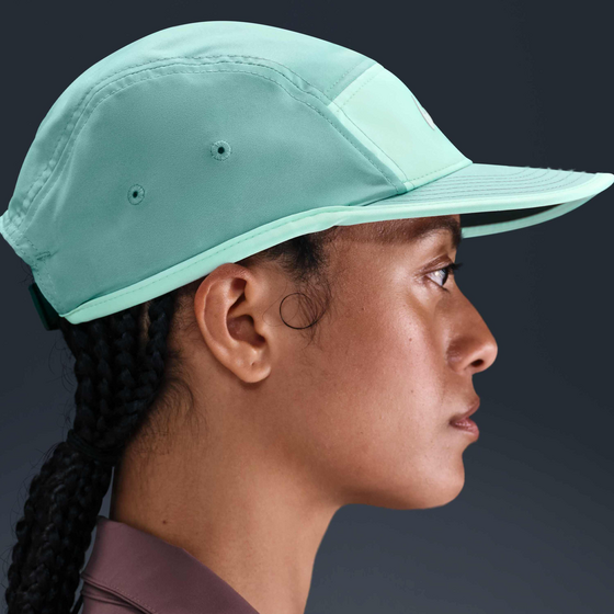 
NIKE, 
Dri-fit Unstructured Swoosh Cap Fly, 
Detail 1

