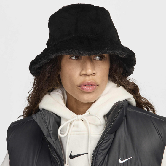 956050103102 NIKE Faux Fur Bucket Hat Apex  Standard Detail
