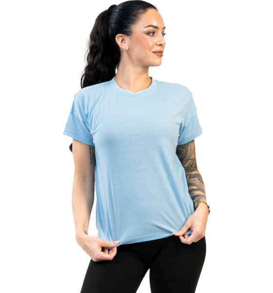 956201101101 GAVELO Gavelo Soft Performance Tee Air Blue  Model01 Detail