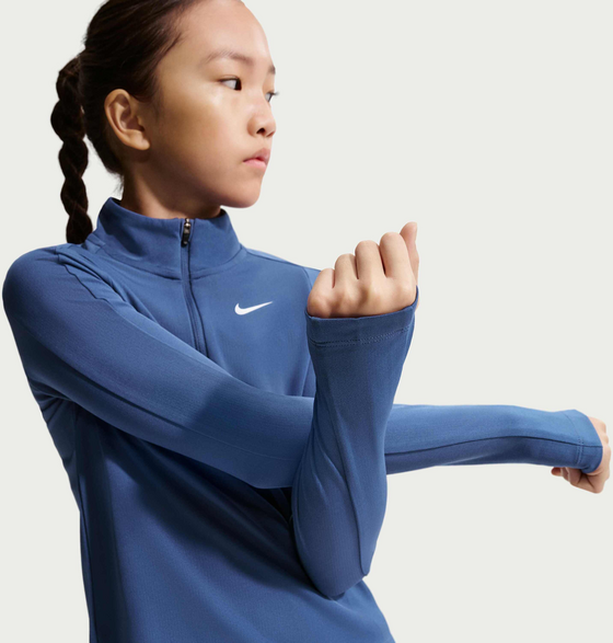 
NIKE, 
Girls' Dri-fit Long-sleeve 1/4-zip Top Nike, 
Detail 1
