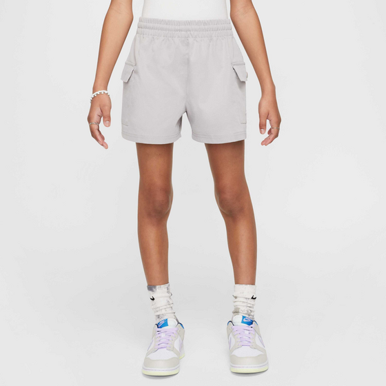 946776101104 NIKE Girls' Woven Cargo Shorts Sportswear  Model01 Detail