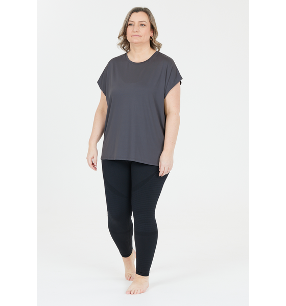 
Q SPORTSWEAR, 
Jenirei, 
Detail 1
