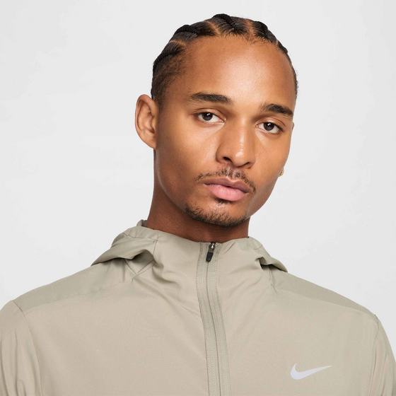 
NIKE, 
Men's Dri-fit Hooded Versatile Jacket Form, 
Detail 6
