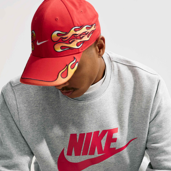 
NIKE, 
Men's Graphic Fleece Crew Sportswear Club, 
Detail 1
