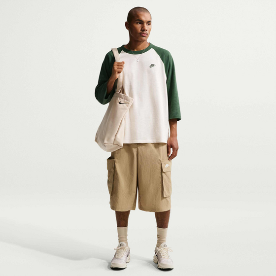 
NIKE, 
Men's Oversized Cargo Shorts Sportswear Club, 
Detail 1
