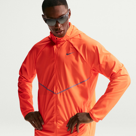 
NIKE, 
Men's Repel Uv Protection Running Jacket Miler, 
Detail 1
