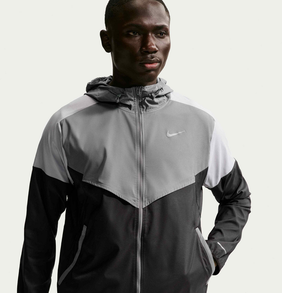 
NIKE, 
Men's Running Jacket Impossibly Light Windrunner, 
Detail 1
