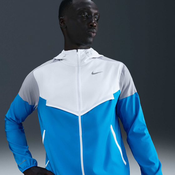 
NIKE, 
Men's Running Jacket Impossibly Light Windrunner, 
Detail 1
