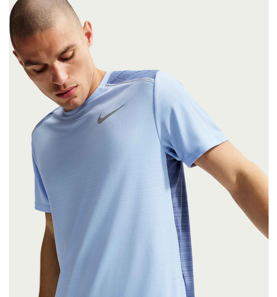 
NIKE, 
Men's Short-sleeve Running Top Miler, 
Detail 1
