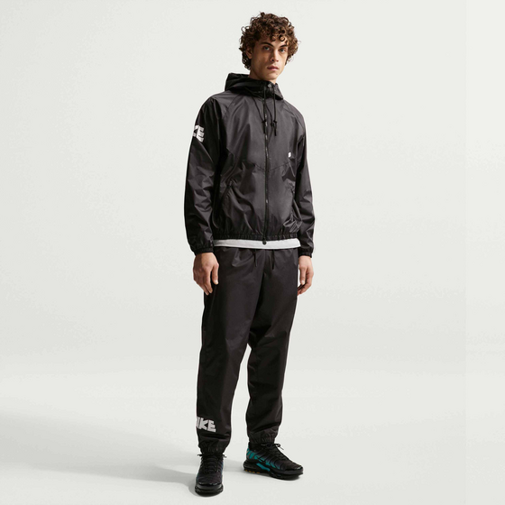 
NIKE, 
Men's Woven Graphic Trousers Windrunner, 
Detail 1
