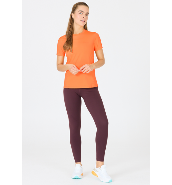 953243101102 ENDURANCE Nan T-shirt  Model01 Detail