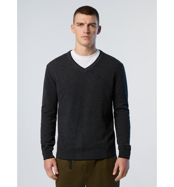 955533101101 NORTH SAILS North Sails Sweater V-neck With Embroidered Logo  Model01 Detail