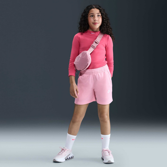 946758105101 NIKE Older Kids' (girls') 13cm (approx.) French Terry Shorts Sportswear Club Fleece  Model01 Detail