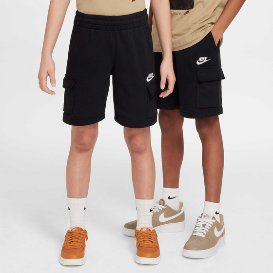 946763102101 NIKE Older Kids' French Terry Cargo Shorts Sportswear Club  Model01 Detail