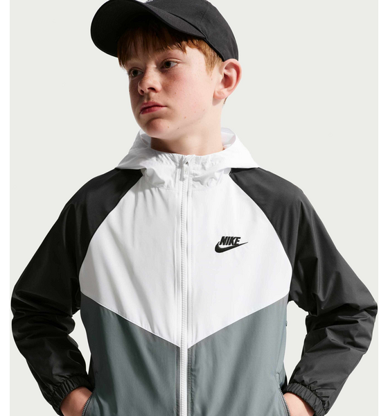 
NIKE, 
Older Kids' Hooded Repel Jacket Sportswear Windrunner, 
Detail 1
