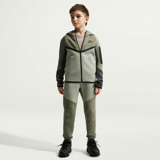 
NIKE, 
Older Kids' Joggers Sportswear Tech Fleece, 
Detail 1
