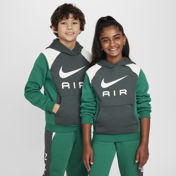 935918103102 NIKE Older Kids' Pullover Hoodie Air  Model01 Detail