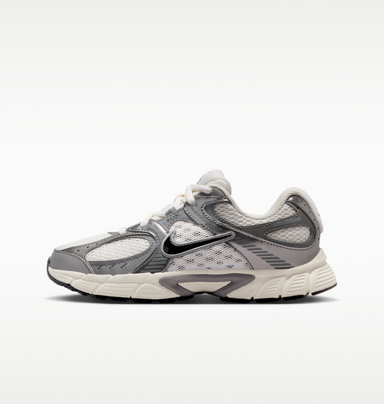 
NIKE, 
Older Kids' Shoes V5 Rnr, 
Detail 1
