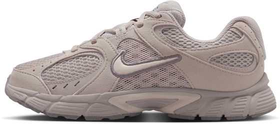 
NIKE, 
Older Kids' Shoes V5 Runner Suede, 
Detail 1
