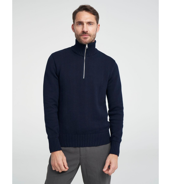 924546101102 HOLEBROOK Sivert T-neck 924546101102 HOLEBROOK Sivert T-neck Model01 Detail