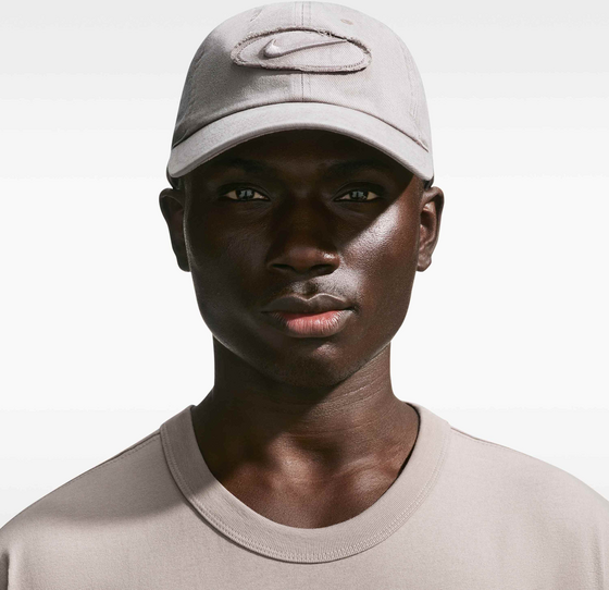 
NIKE, 
Unstructured Denim Patch Cap Club, 
Detail 1
