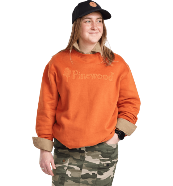 944638101101 PINEWOOD Värnamo Pw Logo Sweater  Model01 Detail