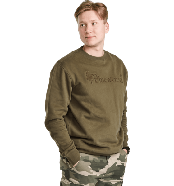944638102101 PINEWOOD Värnamo Pw Logo Sweater  Model01 Detail