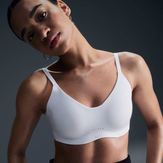 
NIKE, 
Women's Light-support Padded Convertible Sports Bra Alate Minimalist, 
Detail 1
