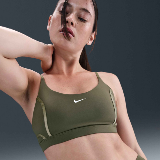 956054103101 NIKE Women's Light-support Padded Sports Bra One  Model01 Detail