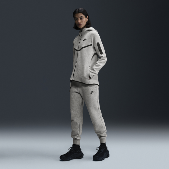 
NIKE, 
Women's Mid-rise Joggers Sportswear Tech Fleece, 
Detail 1
