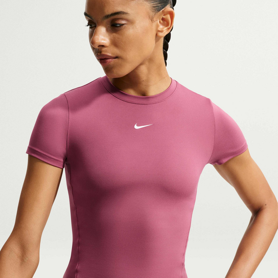
NIKE, 
Women's One Fitted, 
Detail 1
