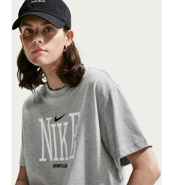 
NIKE, 
Women's Oversized T-shirt Sportswear Classic, 
Detail 1
