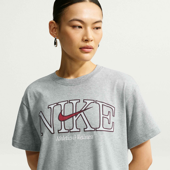 
NIKE, 
Women's Oversized T-shirt Sportswear Classic, 
Detail 1
