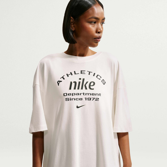 
NIKE, 
Women's Oversized T-shirt Sportswear, 
Detail 1
