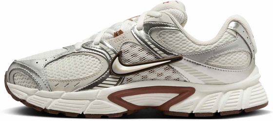 
NIKE, 
Women's Shoes With Reflective Accents V5 Rnr, 
Detail 1
