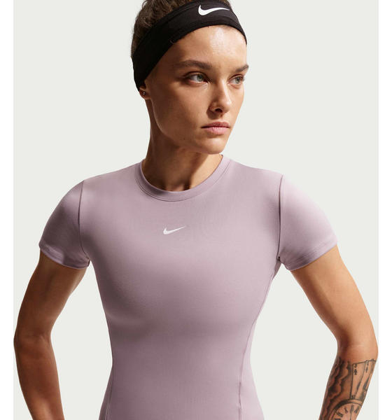 
NIKE, 
Women's Short-sleeve Top One, 
Detail 1
