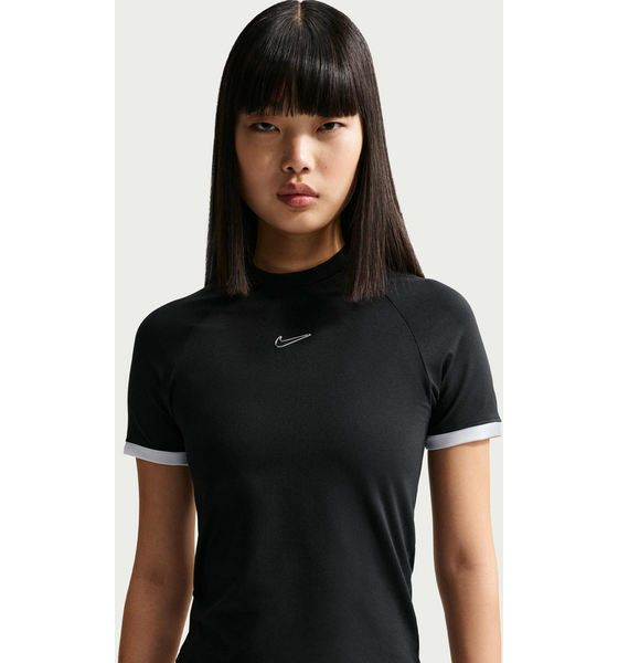 
NIKE, 
Women's Slim Short-sleeve Top Sportswear, 
Detail 1
