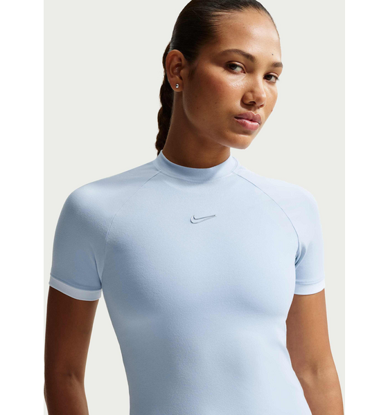 
NIKE, 
Women's Slim Short-sleeve Top Sportswear, 
Detail 1
