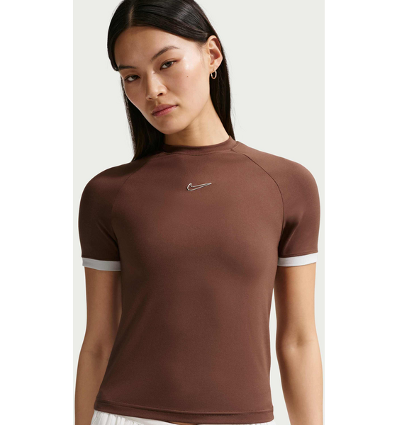 
NIKE, 
Women's Slim Short-sleeve Top Sportswear, 
Detail 1
